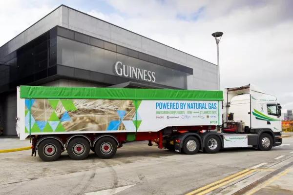Natural Gas Powered Truck Delivers Grain To Guinness Brewery
