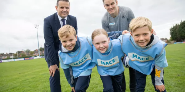 Mace Teams Up With Johnny Sexton For Kids Coaching Masterclass