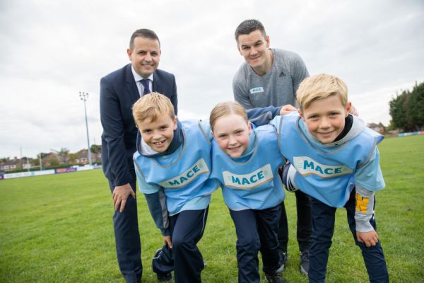 Mace Teams Up With Johnny Sexton For Kids Coaching Masterclass
