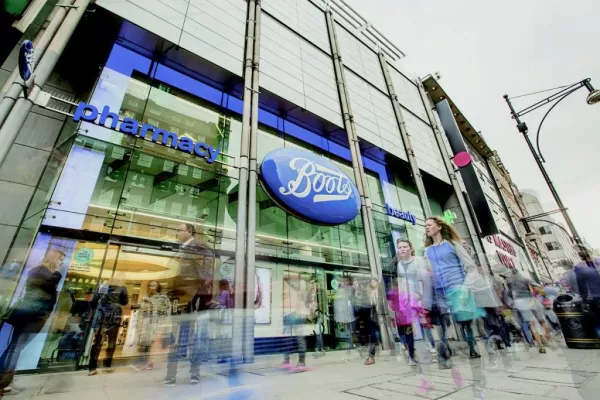 Boots Bans Plastic Bags And Replace With Paper Bags