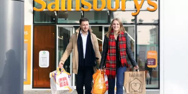 Britain's Sainsbury's To Recruit 18,000 Workers For Christmas Period