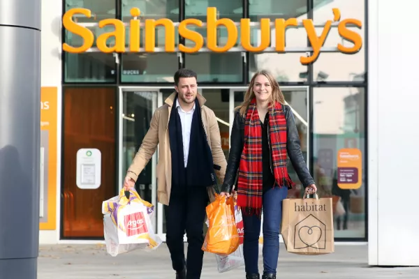 Britain's Sainsbury's To Recruit 18,000 Workers For Christmas Period