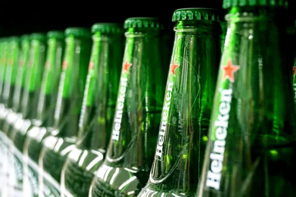 Heineken Sees Fall In First Quarter Beer Sales, Scraps Outlook
