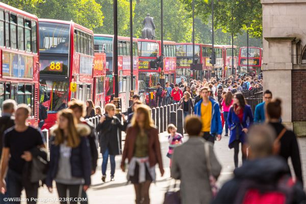 UK Shoppers Boost Spending Again Despite Inflation's Squeeze