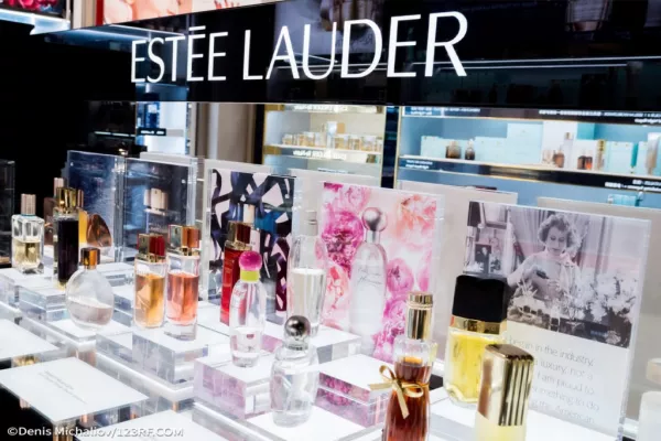 Estée Lauder Cuts Annual Sales Forecast