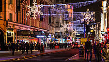 Weekend Shopper Numbers On UK High Streets Suffer Omicron Hit