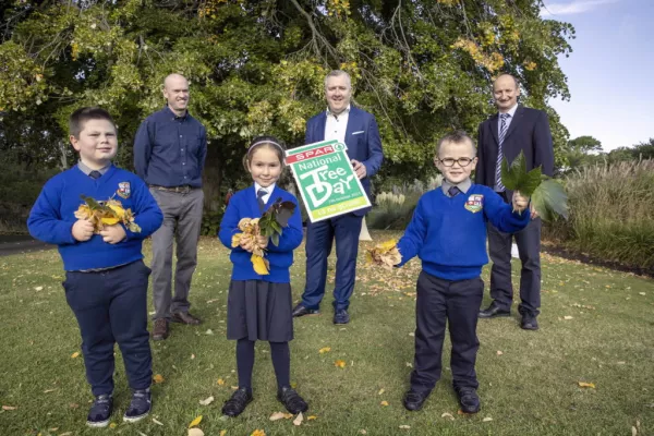 SPAR Teams Up With Tree Council To ‘Be a Good Neighbour’ For National Tree Day