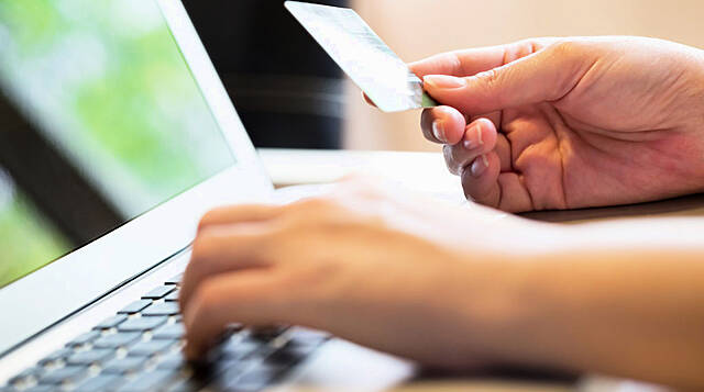 Drop In Online Shopping Knocks UK Retail Sales In August