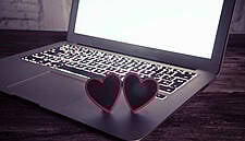 Last Minute Valentine's Day Shoppers Embrace Online Convenience