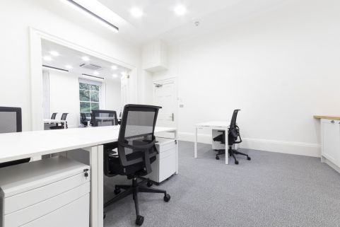 Rent Temporary Offices, 14 - 17 Red Lion Square, Holborn, London, United Kingdom, LON7042
