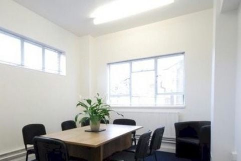Executive Offices, Falcon Road, Battersea, London, United Kingdom, LON4942