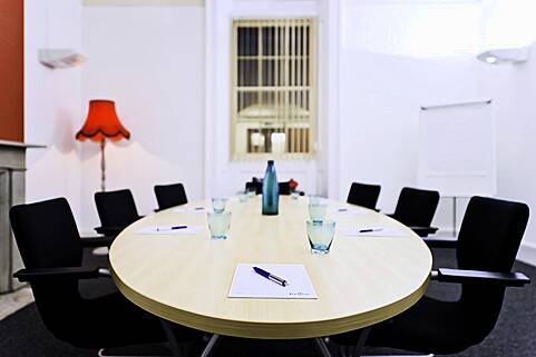 Temporary Office Space For Rent, King Street, Central Retail District, Manchester, United Kingdom, MAN93