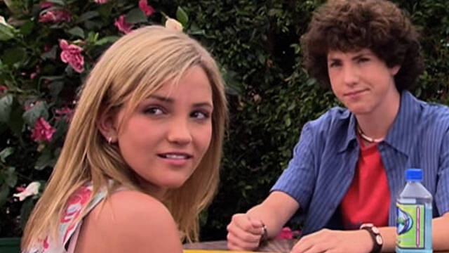 6 Reasons Zoey 101 Was The Most Ridiculous Show Of All Time ...