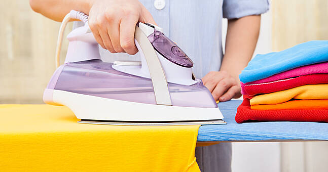 4-ways-to-iron-your-clothes-without-actually-having-to-iron-them