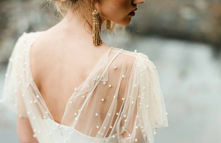 Elegant Wedding Dresses and Delicate Details at Cliff at Lyons