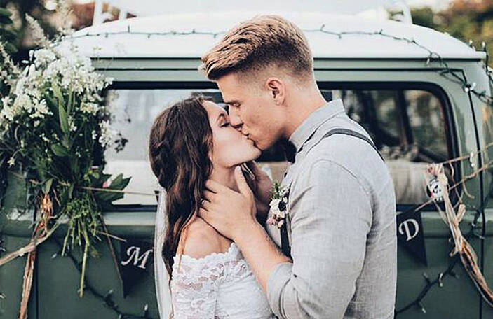 5 signs your partner is stressing out over wedding planning