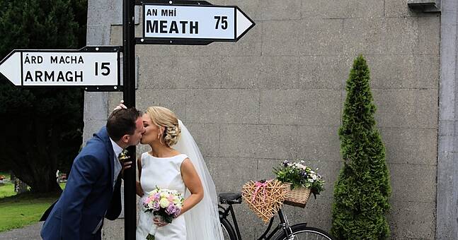 Amanda And John S Relaxed Fun Dunboyne Castle Wedding Confetti Ie