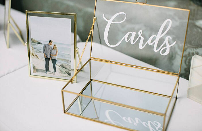 How to Ask For Cash Wedding Gifts (Politely!)