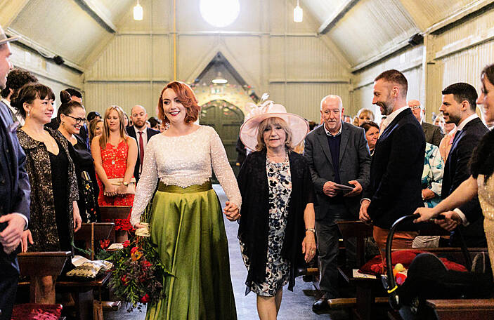 7 jobs the mother of the bride needs to know about