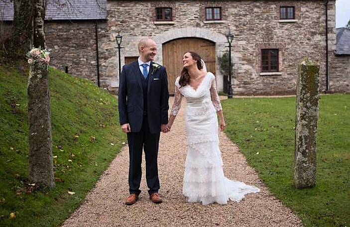 Photo School: Tips for Looking Your Best in Wedding Photographs