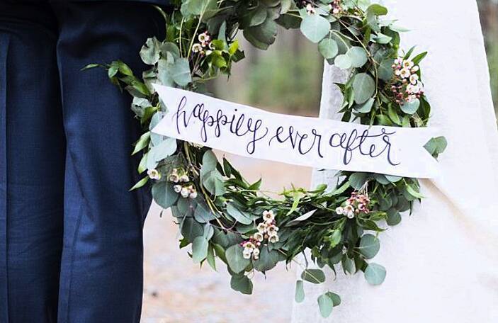 Wedding wreaths are the perfect winter wedding decor trend