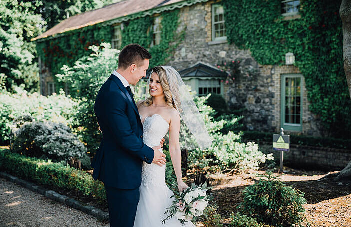 Katlyn and Gary's gorgeous summer Cliff at Lyons wedding