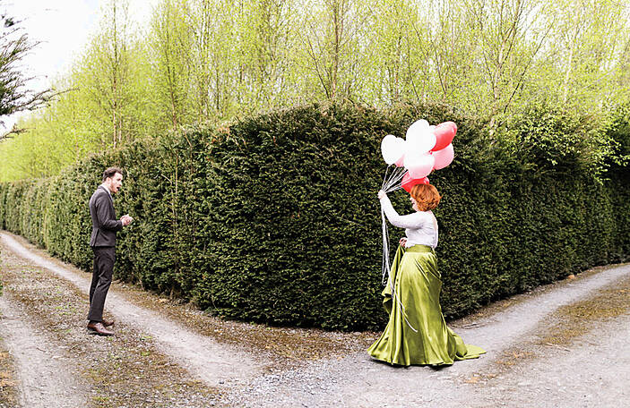 For and against: Should I have a first look photo session at my wedding?