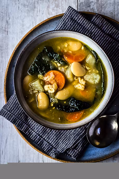 Hearty Autumn Harvest Soup | DonalSkehan.com, I've added a secret ingredient, oats!