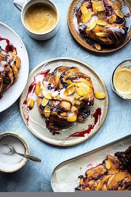 Blackberry & White Chocolate Swirl Buns | DonalSkehan.com