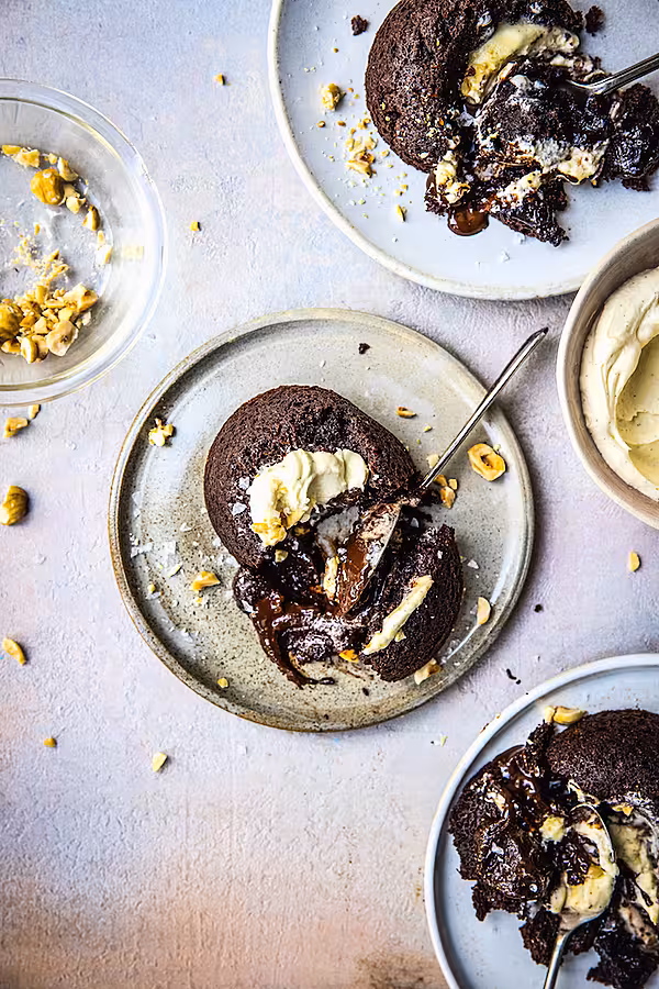 St Patrick’s Day | DonalSkehan.com, I always think about how unique it is that our little nation has a day that is so widely celebrated across the world. As a country who only has a population of 4 million it is fairly impressive that no matter where you travel, a mere mention of where you come from is met with instant recognition for all things “diddly eye”. For me, living in the US the past few years, there is always a sense of pride when it comes to St. Patricks’s day. I always joke that it’s the one day a year I’m guaranteed work out here and I’ve been lucky enough to get wheeled out annually, to cook traditional fare for enthusiastic TV presenters, dressed in green, extolling the virtues of “Patty’s Day”. 