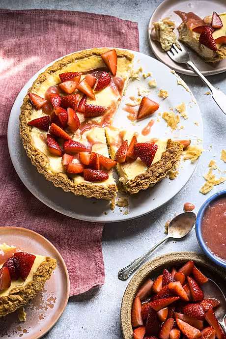 Strawberry & Rhubarb Pie | DonalSkehan.com