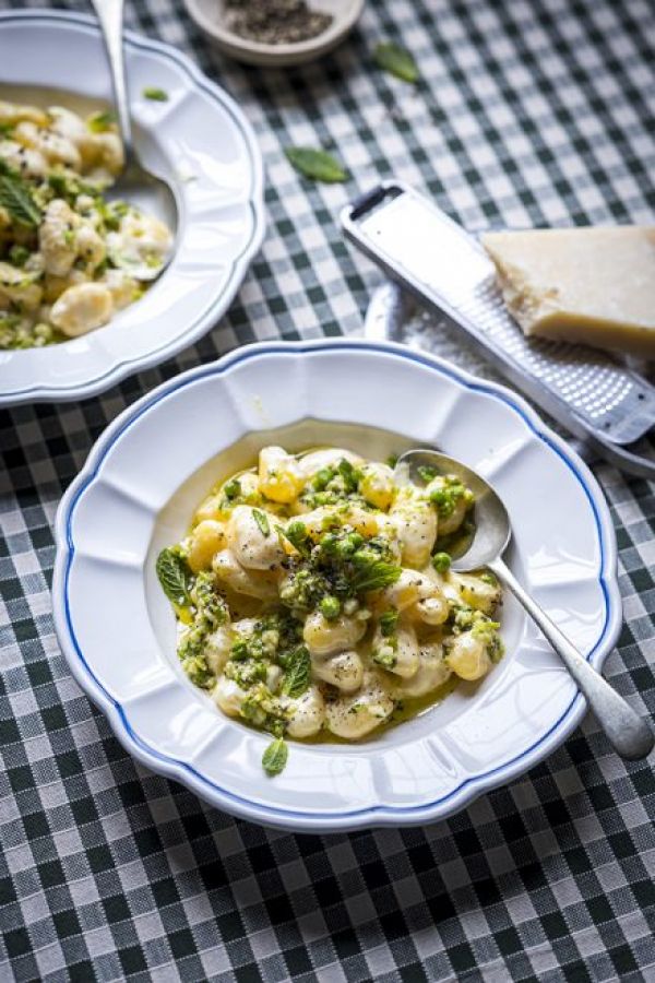 Easy Vegetarian Dinners | DonalSkehan.com, It can often be surprising how inventive and satisfying vegetarian and vegetable-forward dishes can be. Plus, exploring new recipes allows us to look beyond the typical meat and two veg and discover new ways to nourish our bodies. This week I have three easy vegetarian dinners to incorporate into your weekly routine.