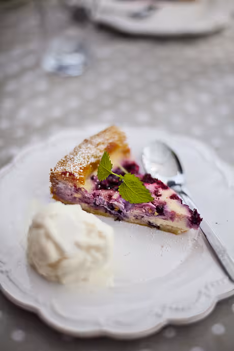 Raspberry Goddess Pie | DonalSkehan.com, Think cheesecake with a twist! 