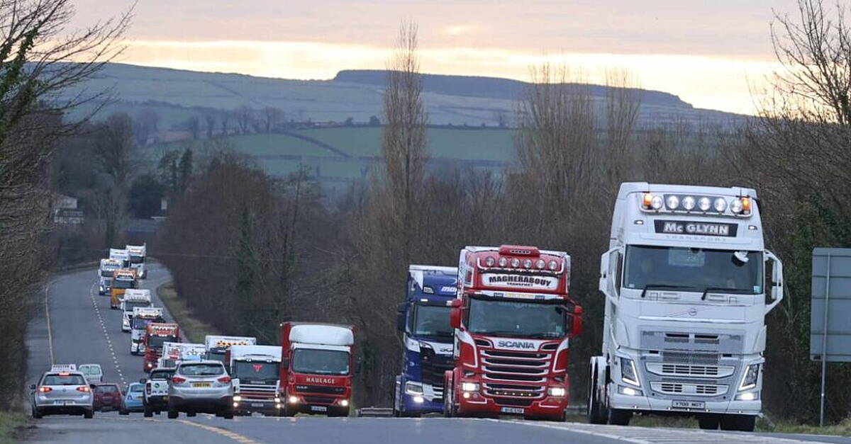 Large crowd turns out in Raphoe for Trucking for Donegal fundraiser ...