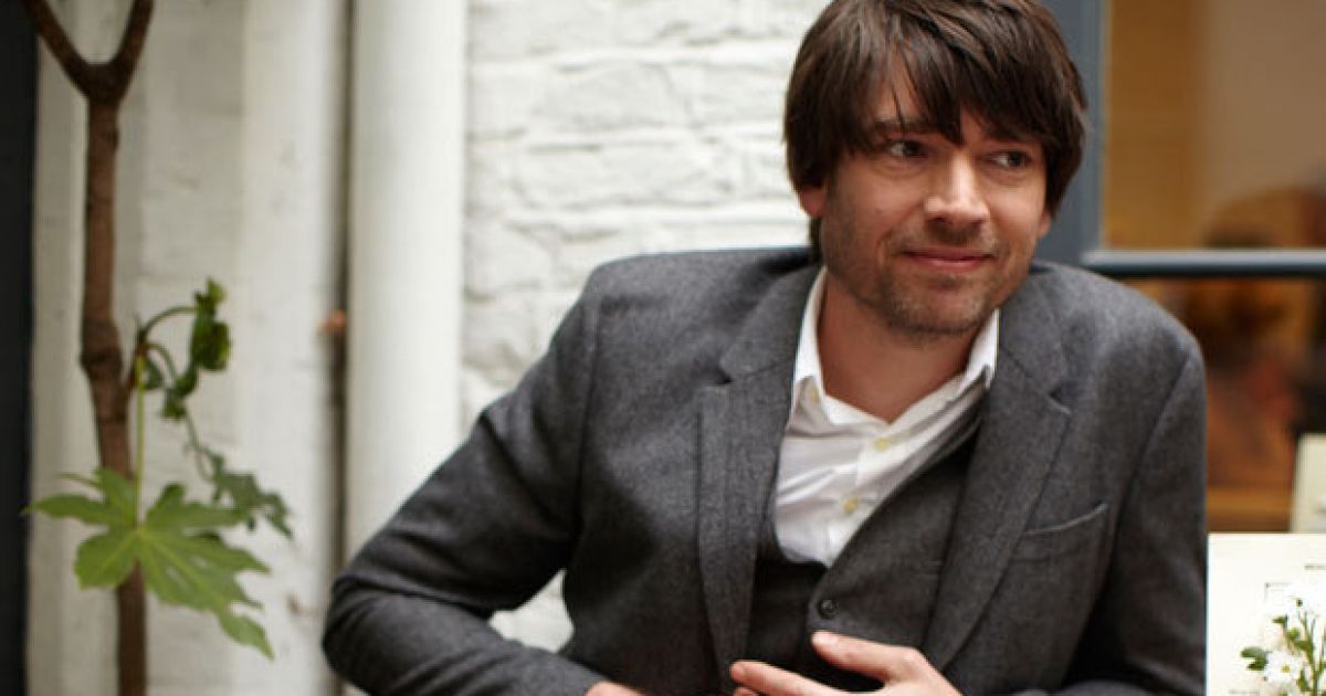 Alex James offers Oasis a support slot with Blur if they ever reform