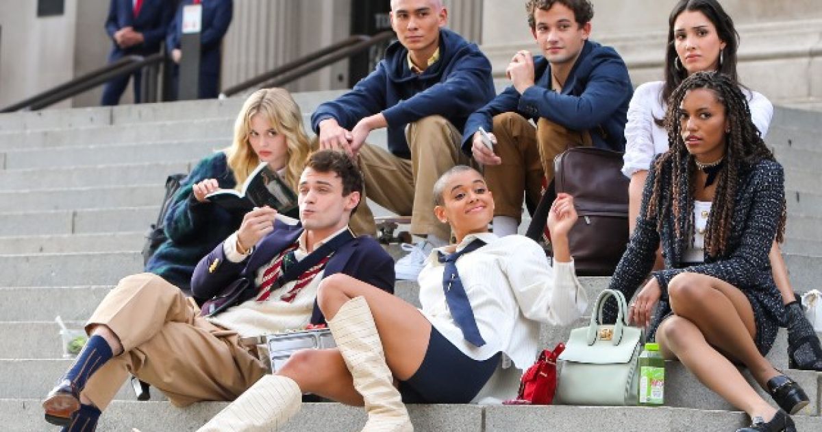 The cast of the 'Gossip Girl' reboot were spotted filming in NYC
