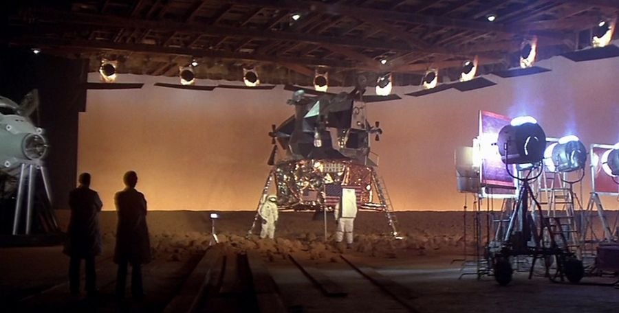 liderazgo principalmente romántico Stanley Kubrick, 'The Shining', and the moon landing conspiracy theory