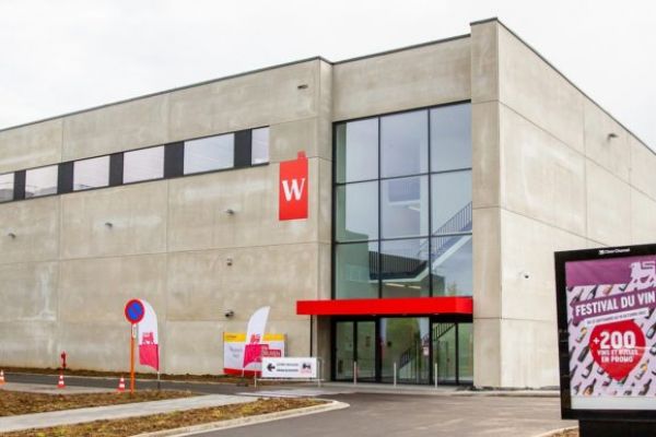 Delhaize Belgium Opens Wine Bottling Plant