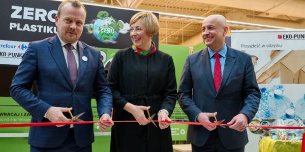 Carrefour Polska To Pay Customers For Plastic Bottles, Aluminium Cans