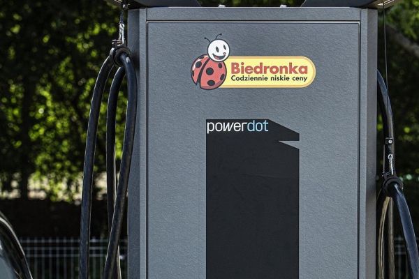Biedronka To Equip 600 Store Parking Lots With Fast Chargers
