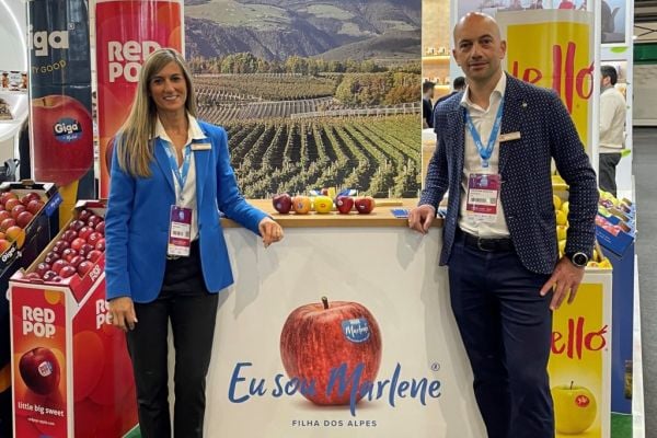 VOG Apples Arrive In Latin America