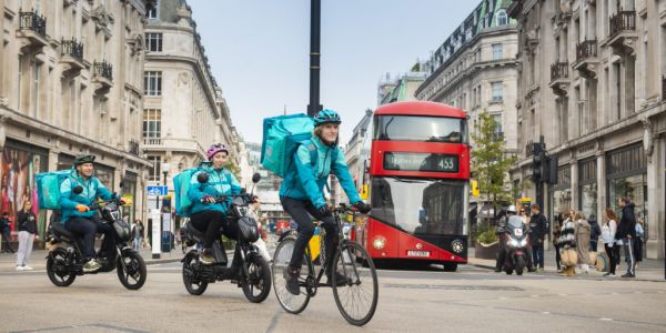 Deliveroo Beats Earnings Guidance, Sees Positive Cash Flow In 2024