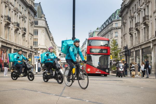 Deliveroo Beats Earnings Guidance, Sees Positive Cash Flow In 2024