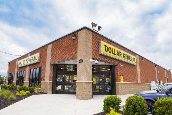 Dollar General Trims Annual Sales, Profit Forecast