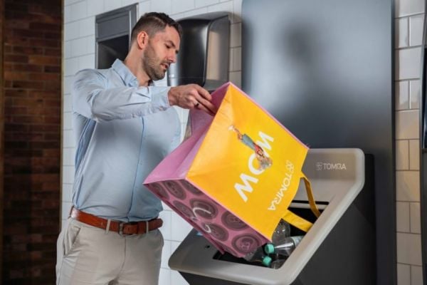 TOMRA Unveils New TOMRA R2 Reverse Vending Machine