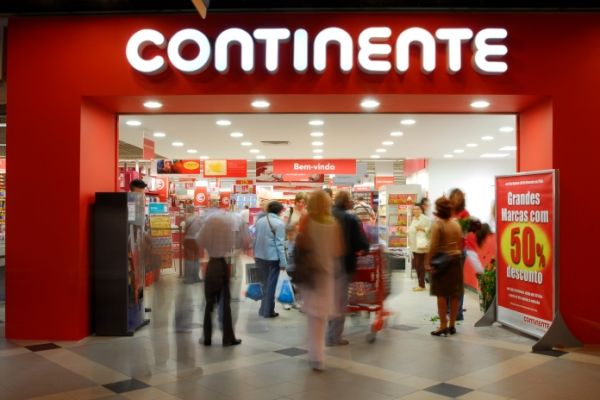 Continente Delivers Groceries To Tourists In Portugal