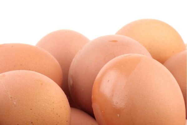 Bird Flu Leaves Record U.S. Egg Prices Alongside Dead Hens