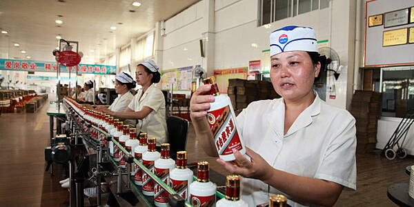 China Liquor Giant Kweichow Moutai Sees Unpaid Bills Spike