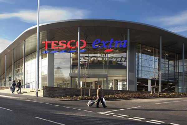 Tesco Colleagues ’Here To Help’ Christmas Shoppers