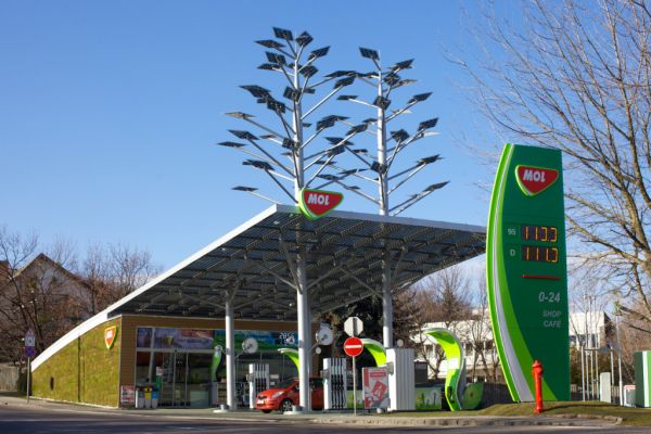 Hungarian Petrol Stations Boost Retail after Sunday Shopping Ban